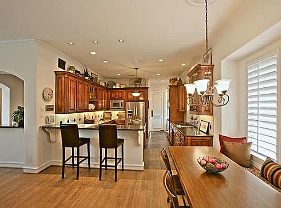 4th image of 404 Alexandria Cir