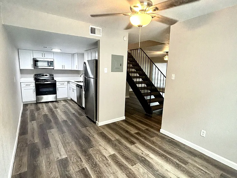 Athena Garden Apartments — Photo 31