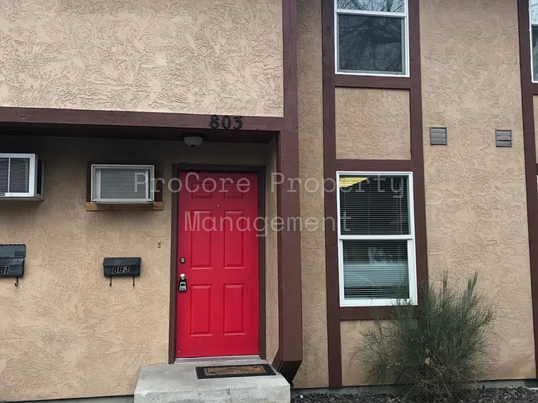 803 NW 2nd St — Photo 1