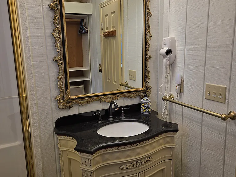 725 Hamilton Ln — Photo 18