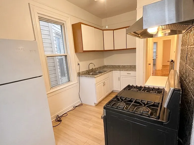 2215 Bruckner Blvd — Photo 16