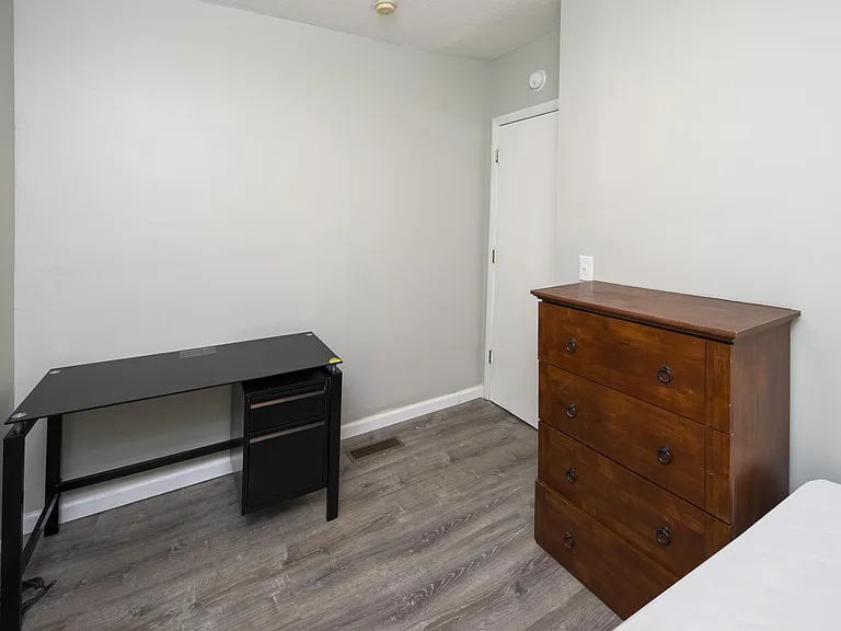 904 Peoples Ave — Photo 24
