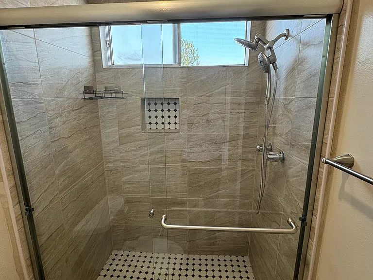 1040 N Laurel Ave #5 — Photo 12