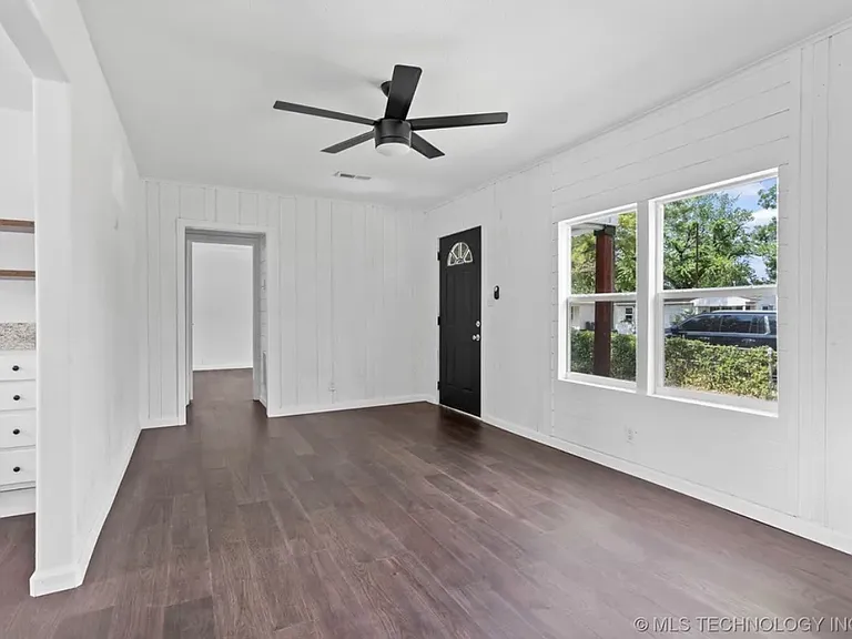 1000 Hugo St SE — Photo 2