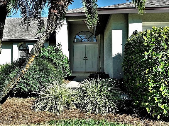 3rd image of 637 Flamingo Ave S