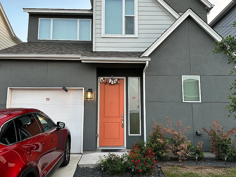 1305 Showbox St — Photo 2