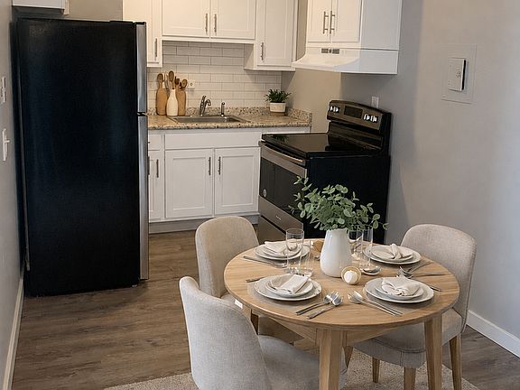 4th image of 5690 Pardee Rd #3