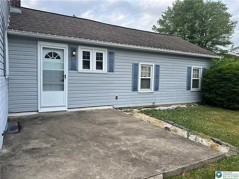2401 Lawnherst Ave — Photo 5