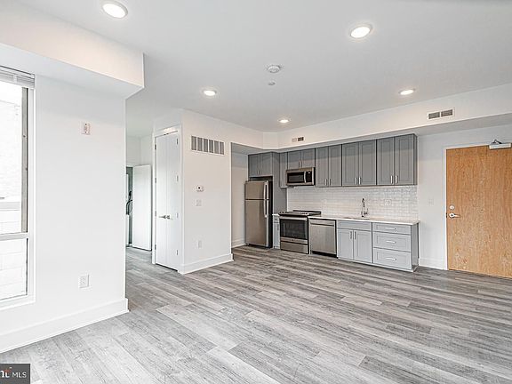 3rd image of 1524 South St Unit 314