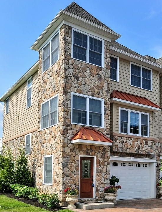 Upscale Townhome in Luxury Community