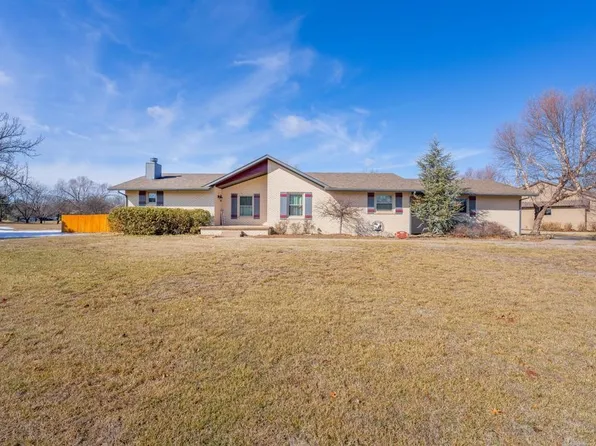 33 W Crestway Dr, Wellington, KS 67152