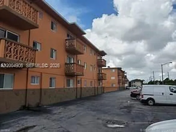 2330 NW 11th St APT 24, Miami, FL 33125