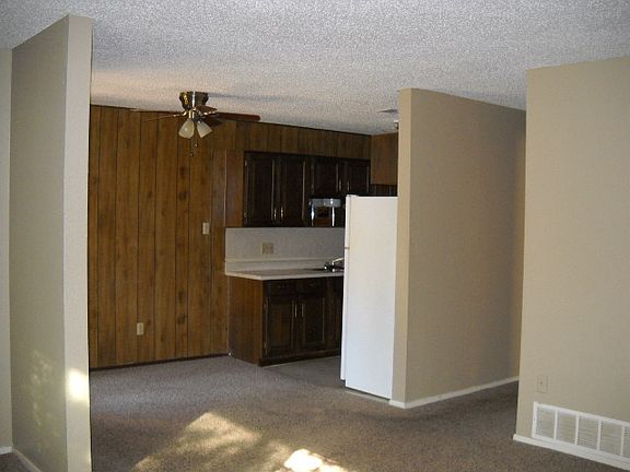 3rd image of 925 Minter Ln