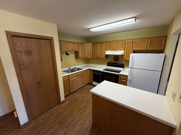 2nd image of 2502 Greenwood St #6