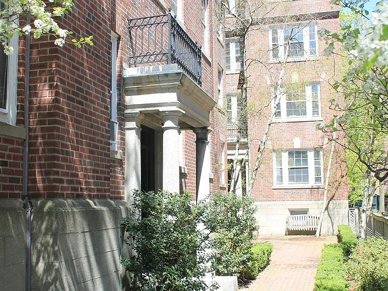 31 Concord Ave #11 — Photo 2