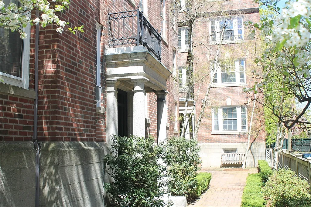 Building Photo - 31 Concord Ave #11