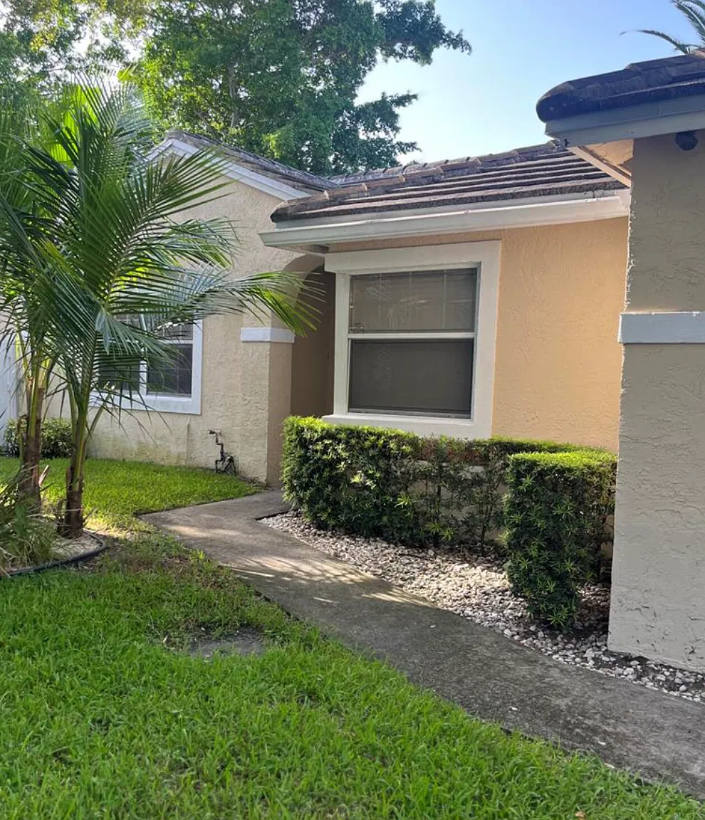 4 bed, 2.0 bath, $3,500 — Photo 1