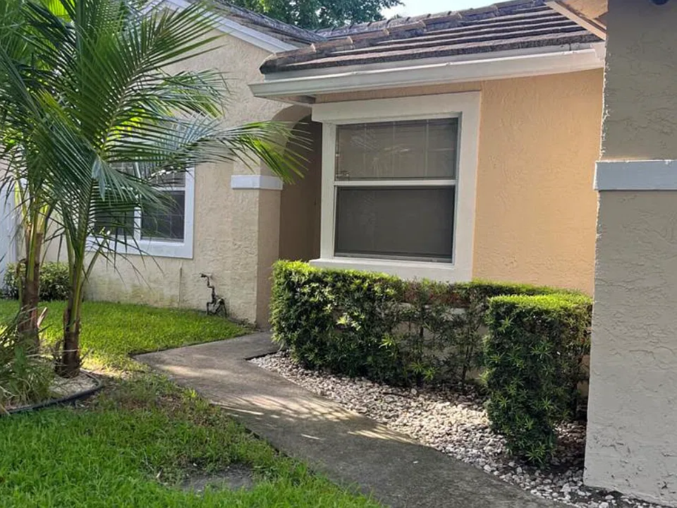 845 NW 98th Ave