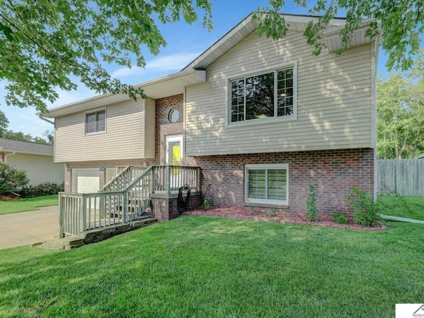 740 Goldenrod Ct, Crete, NE 68333