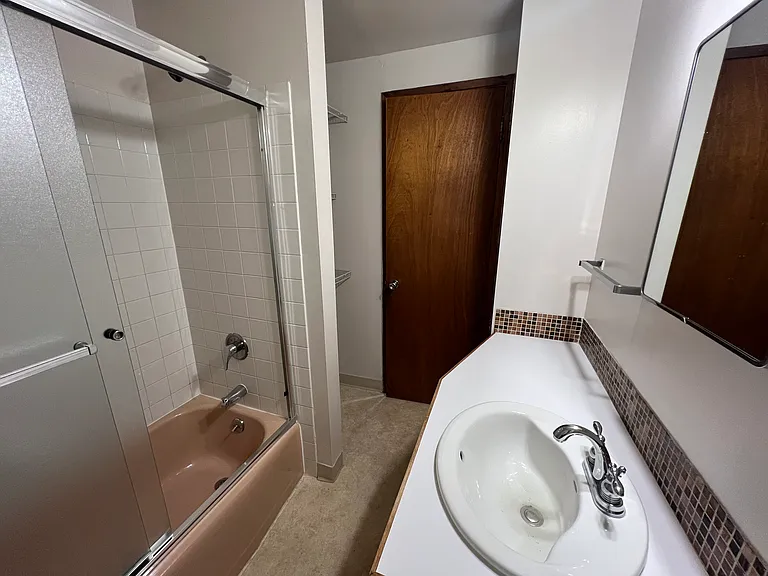103 E Lynn St #202 — Photo 8