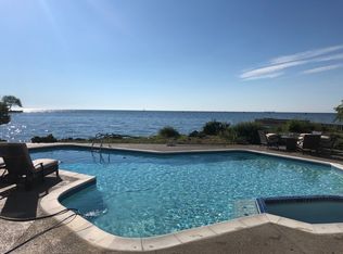 22630 Lakecrest St, Saint Clair Shores, MI 48081