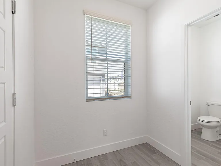 2834 E Tamarind Dr — Photo 24