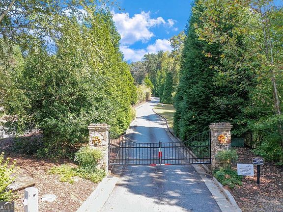 2nd image of 1012 Bear Paw Rdg