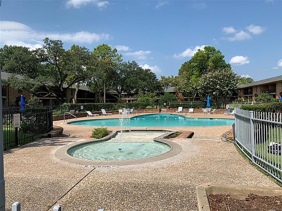 Immaculate pool/lounge area.
