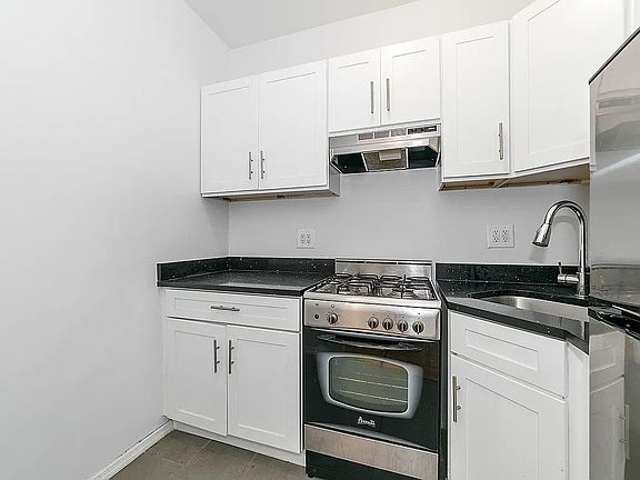 3rd image of 669 Meeker Ave APT 2B