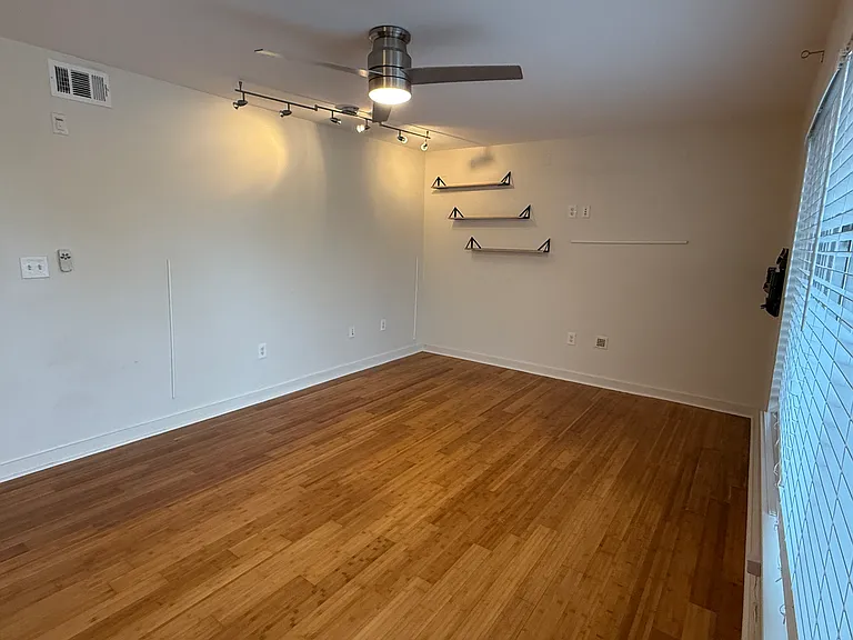 2200 Dickson Dr #101 — Photo 7