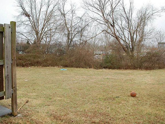 4th image of 1640 Baltimore Dr