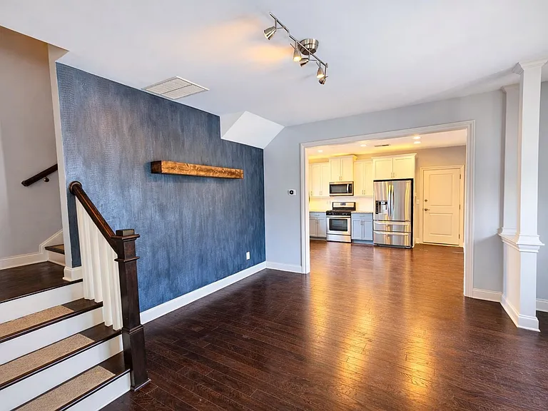 821 Westmoreland Cir NW — Photo 3