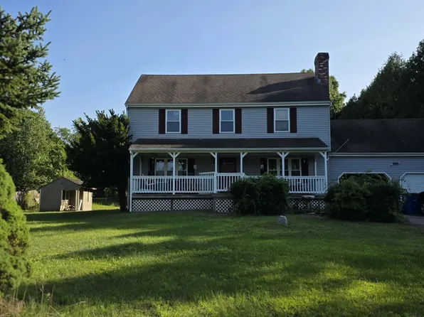 5 Spruce St, Blackstone, MA 01504