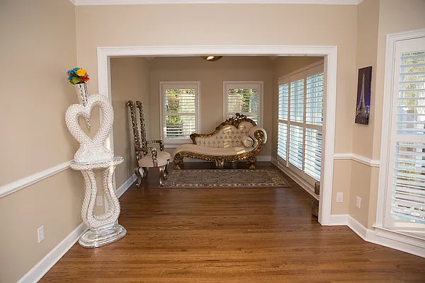 4 bed, 2.5 bath, 2700 sqft, $4,900 — Photo 4