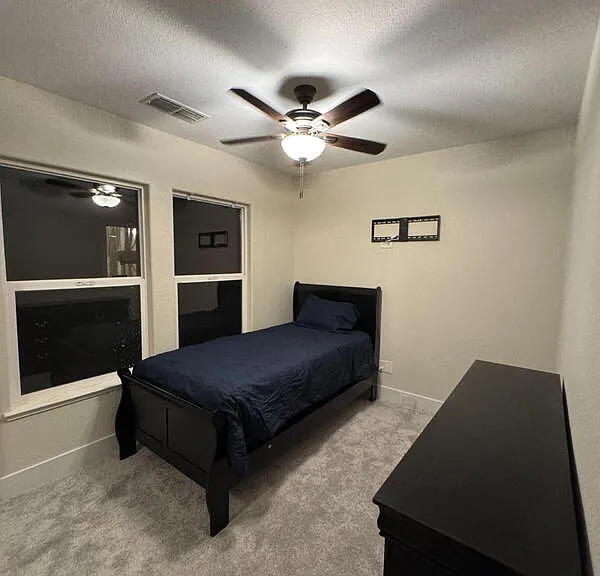 660 Greg Thatch Cir #4 — Photo 1