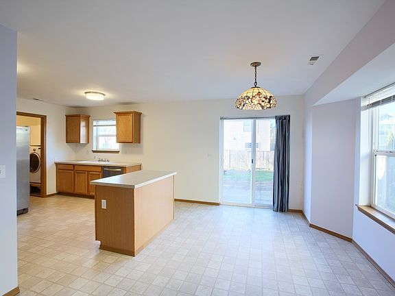 3rd image of 115 Silvernail St NE