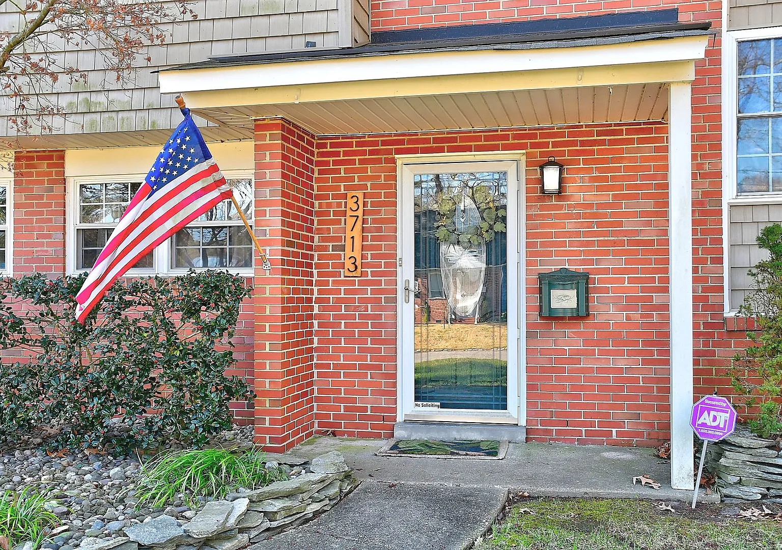Beautiful 3 bed 2 1/2 bath home located in the heart of Virginia Beach — Photo 3