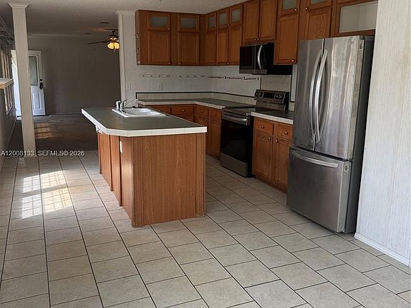 3rd image of 1660 Evans Rd