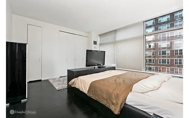 Rented by Douglas Elliman | media 17