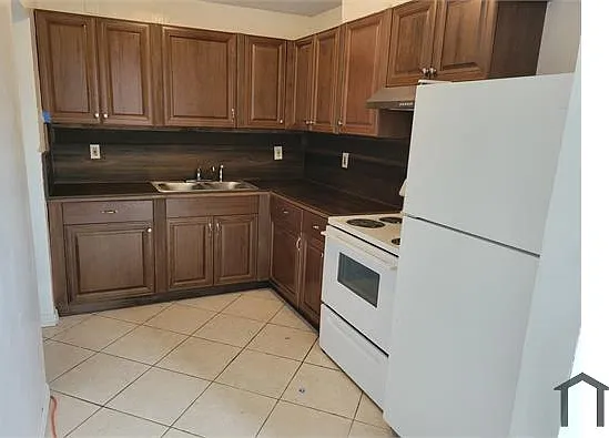 1617 NW 15th Pl — Photo 1