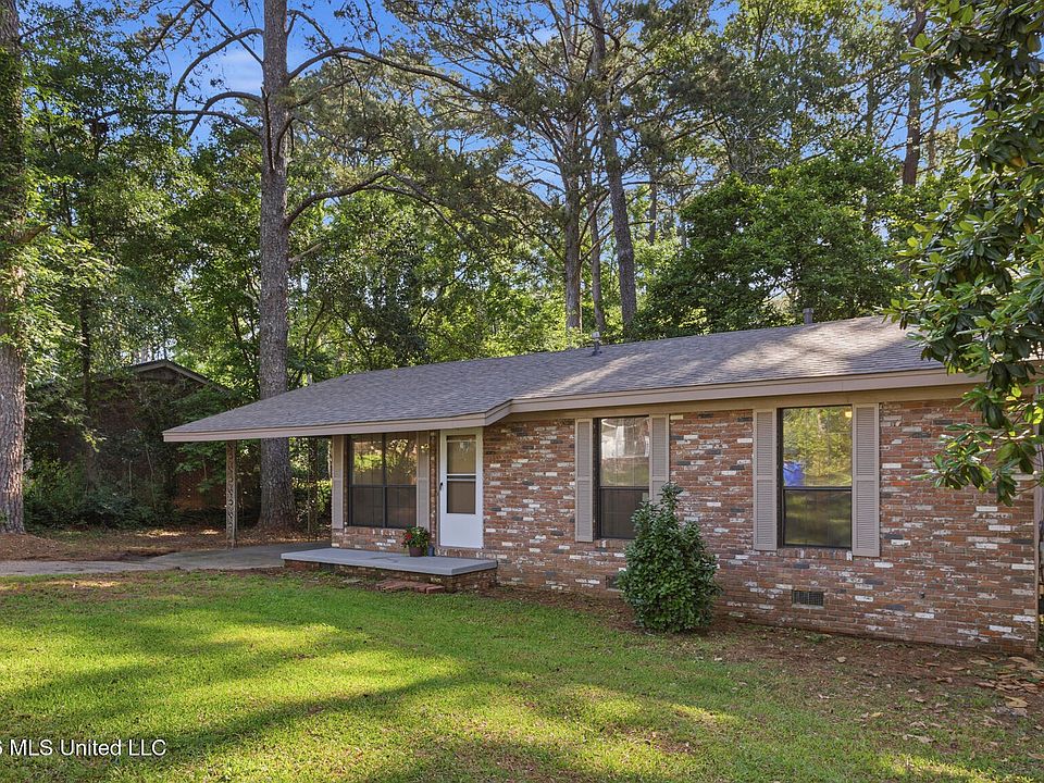 1st image of 815 Mamie Dr