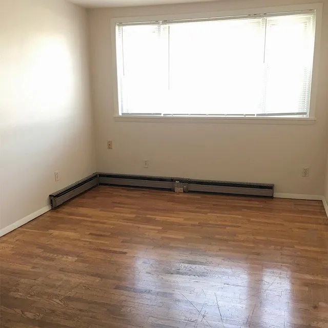 306 W. Hill St. - 8 — Photo 3