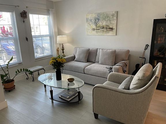 4th image of 9189 Fontainebleau Boulevard #513