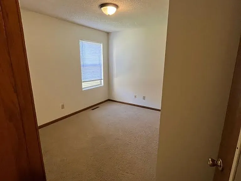 Two bedroom, 1 bathroom, patio — Photo 24