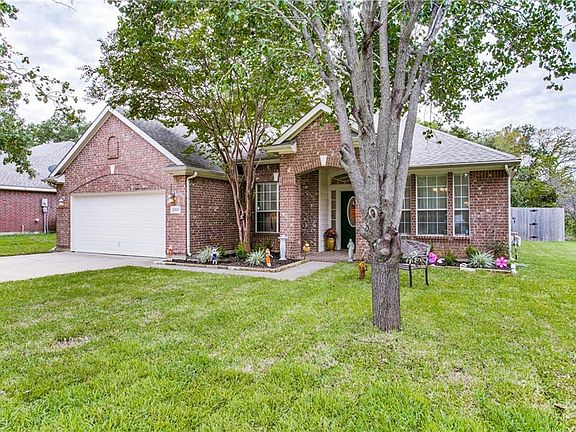 2nd image of 2320 Forest Park Cir