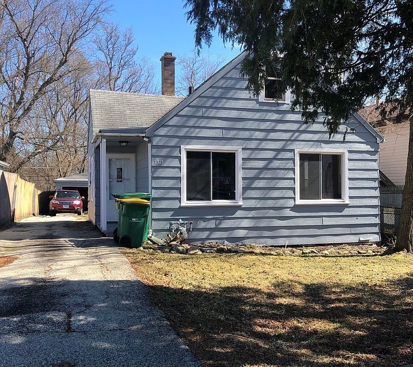 1st image of 1313 N Hickory Ave