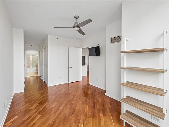 5th image of 210 S Desplaines St APT 607