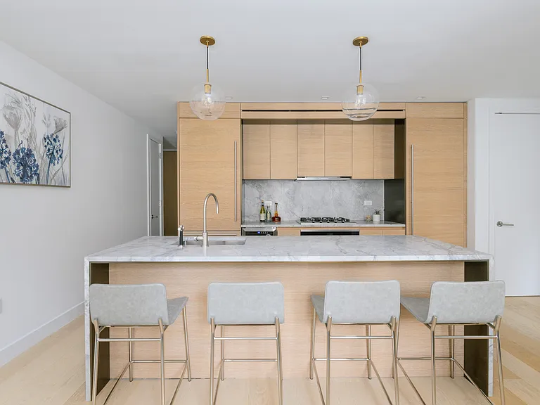 215 W 28th St #4E — Photo 1