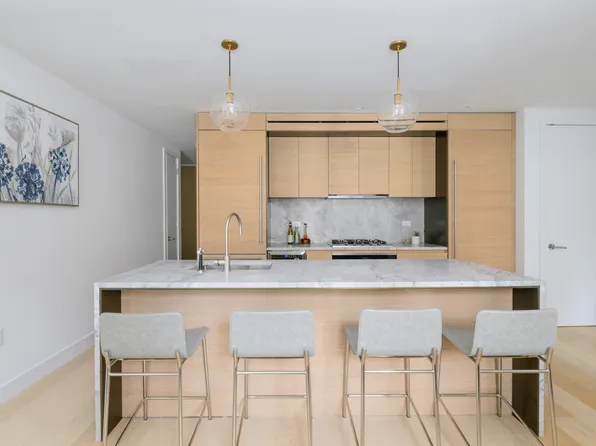 215 West 28th Street image 1 of 14