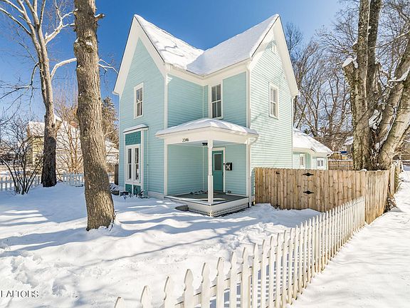 2nd image of 2346 Woodbine Ave